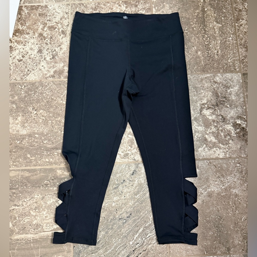 GAIAM Black womens Leggings. 7/8 length crop